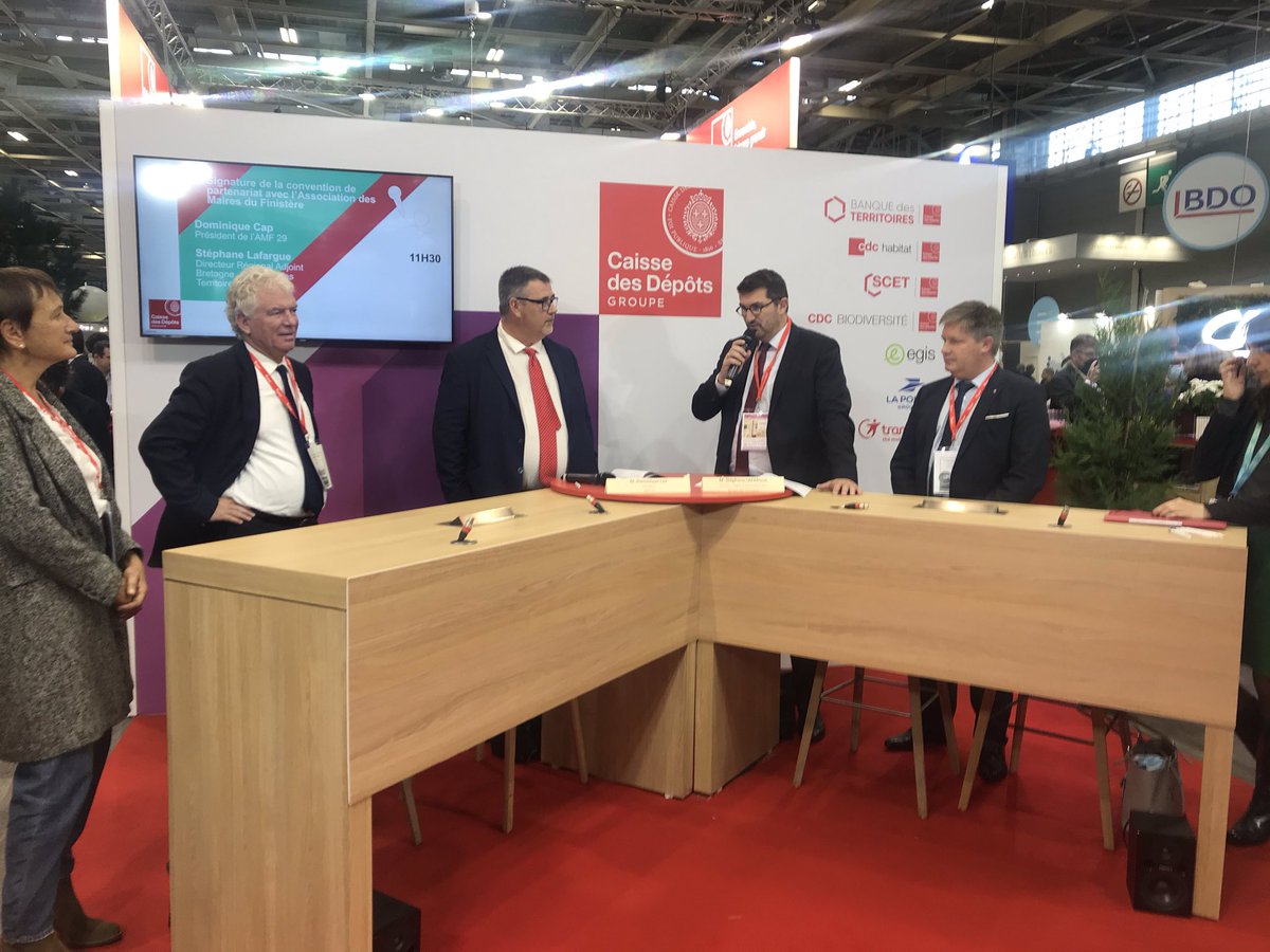 #SMCL2021 : La <a href="/BdT_Bretagne/">Rémi Heurlin</a> et l’<a href="/AMF_29/">AMF29</a> signent ce matin une convention de partenariat pluriannuelle afin de soutenir l’impact local de l’#AMF, association départementale dont 100% adhérents sont les communes et EPCI du Finistère.