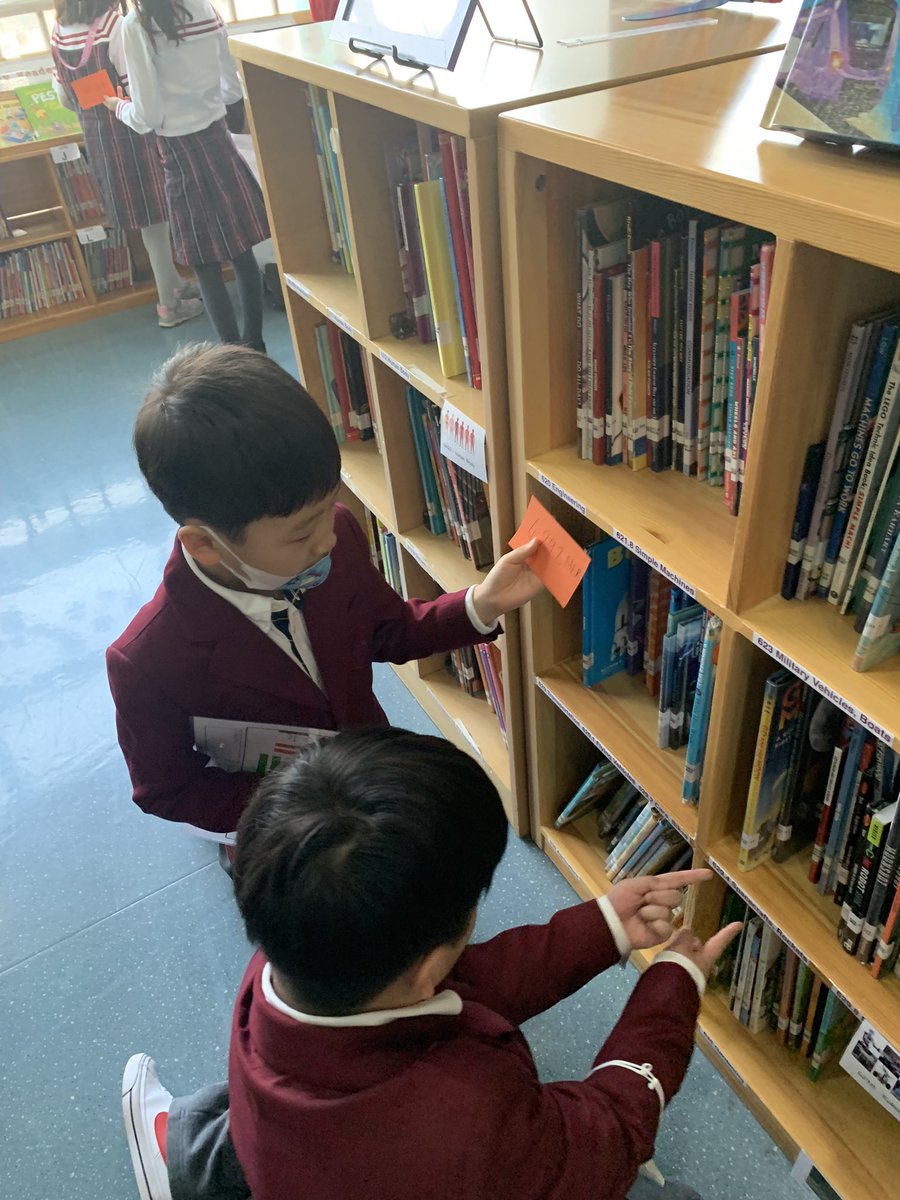 Bonnie_Library's tweet image. G2 are learning about maps, so I introduced them to our library map. Armed with the map and call #’s, they went on a quest to find library books.  Students were thinkers,following the clues to find their books, and were proud of their success! #myCISB #PYPlibrary #libraryskills