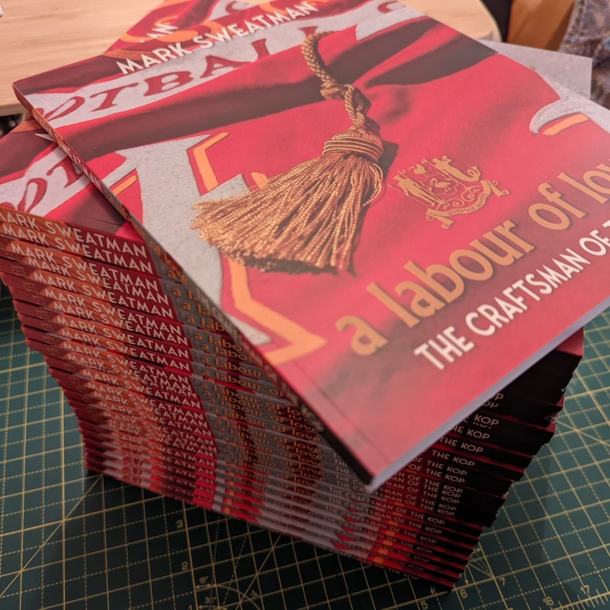 Mark has given us a copy of his brand new book to giveaway. To be in with a chance to win, Retweet and follow @LiverpoolFlags &amp; reply with your favourite flag of all time using the hashtag #HandmadeBannersComp .. ends Monday! 

Check out handmadebanners.co.uk/shop to see Mark’s work
