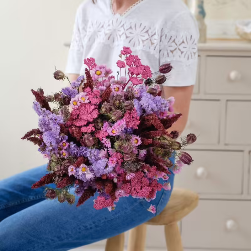 Interflora's tweet photo. Les fleurs séchées sont arrivées💐
Des bouquets colorés pour apporter du bonheur dans votre quotidien😊
RT et choisissez entre
💐Folie Pastel (pastel)
💐Dreamy Blue (bleu)
💐Happy Bohème (blanc)
💐Pink Fantasy (rose)
avec le #FleursSéchéesInterflora pour tenter de le remporter https://t.co/vabiAN7Xew