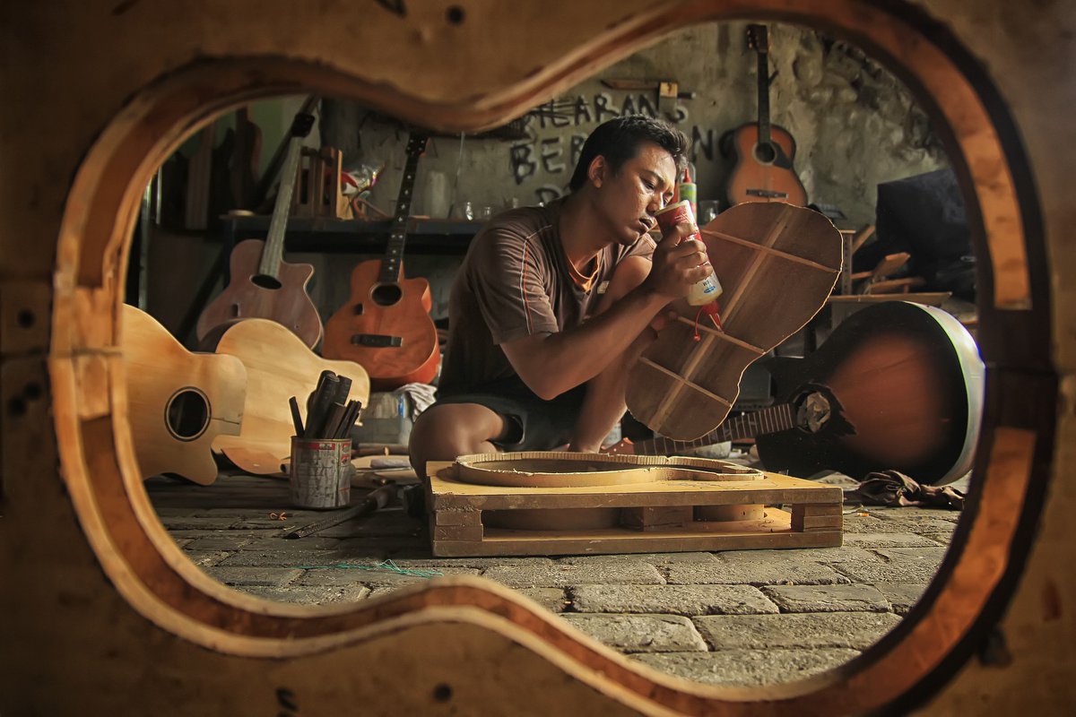ndw_karlsruhe's tweet photo. Welche Einflüsse haben Instrumente auf die Musik?  Bestimmt das Instrument die Musik oder im Gegenteil die Musik das Instrument?
Diese Fragen beantwortet Alwyn Westbrooke bei seinem  Vortrag bei der NDW am 26.11 #ndw21 #ndwka #wisskomm https://t.co/ANrdzeHy4U