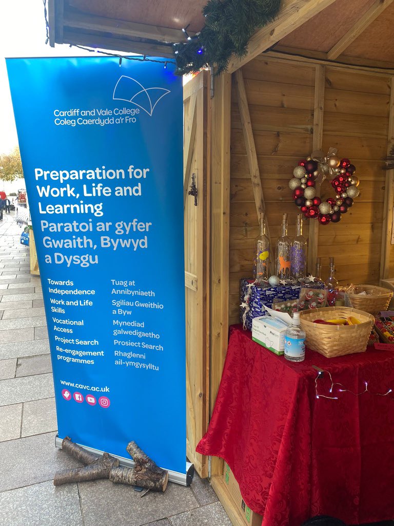 PWLLCAVC1's tweet photo. Getting into the Christmas spirit on the Christmas market in the Hayes. Great effort from Vocational Access students this year ! 
#christmas #workskills #Enterprise #cavc https://t.co/VCvriM90TL