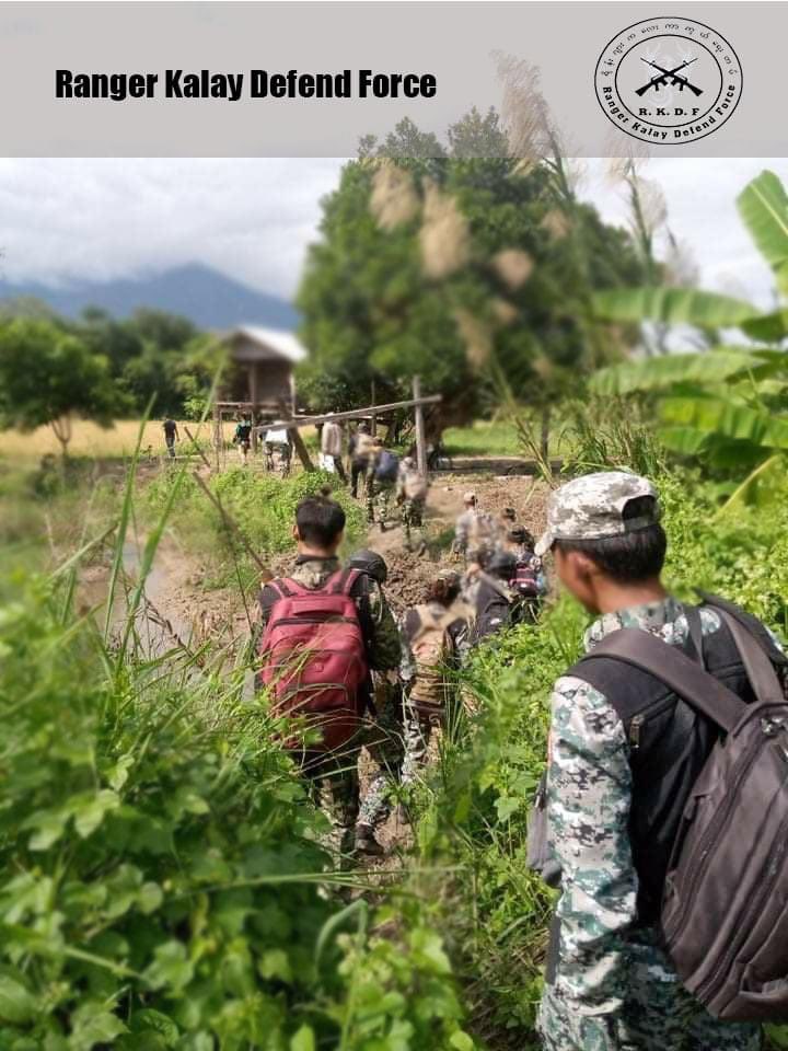 ChindwinPost's tweet photo. Ranger Kalay Defend Force said they took part in blocking the junta’s troops to not be able to return from the jungle and will coordinate with other teams until the detained medical teams from PDF-Kalay are released. #WhatsHappeningInMyanmar https://t.co/Hbhjx4EYwX