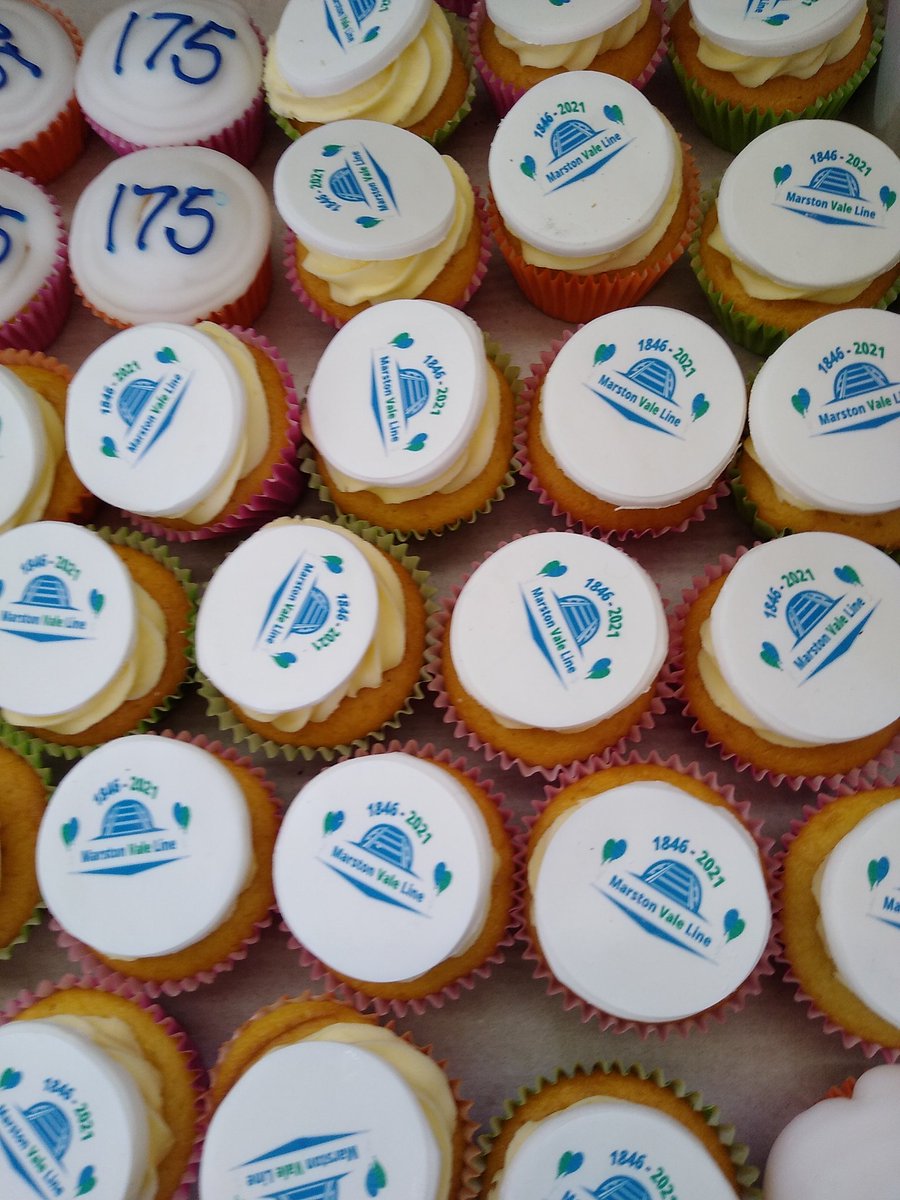 watfordgap's tweet photo. Well, after a 6.30am start - it would be rude not to ... @DanRailing #CommunityRailCake ! #CommunityRail @marstonvalecrp https://t.co/FnYG6CmlRT