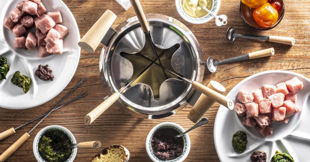 Hai mai assaggiato la #bourguignonne❓
Una ricetta molto conviviale che consiste nel cuocere pezzetti di carne in olio bollente direttamente sulla tavola 😋 Segui i consigli di <a href="/Tery_PeP/">Teresa Balzano</a>👇
sfizioso.it/ricetta/bourgu…