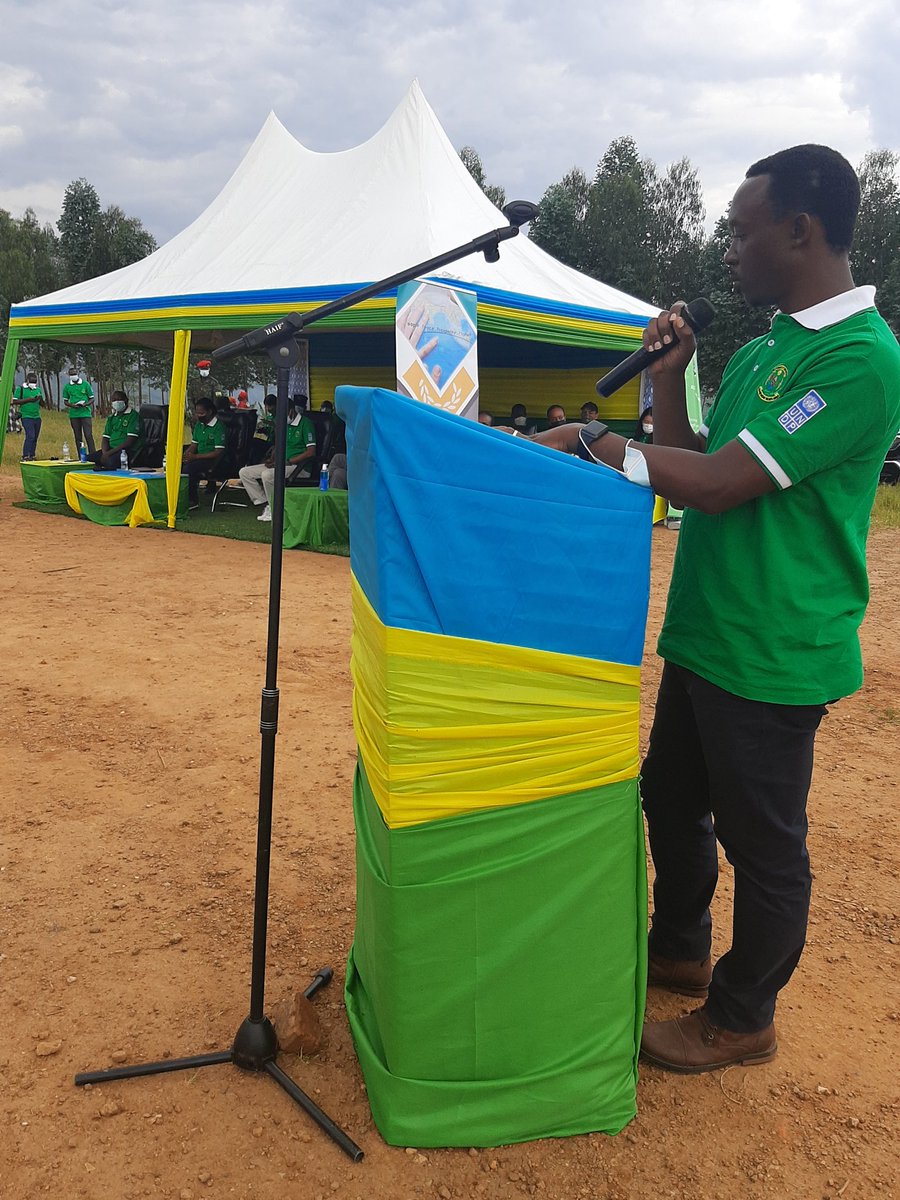 UNDP_Rwanda's tweet photo. HAPPENING NOW: @YouthCultureRW in partnership with @UNDP_Rwanda and @KOICA_Rwanda award 15 Cooperatives of Youth that work in #ECOBRIGADE(a program for youth cooperatives working for environmental ecosystem protection) operating in @NgororeroDistr, @KarongiDistr and @Muhangadis. https://t.co/XsxJwRbjsn