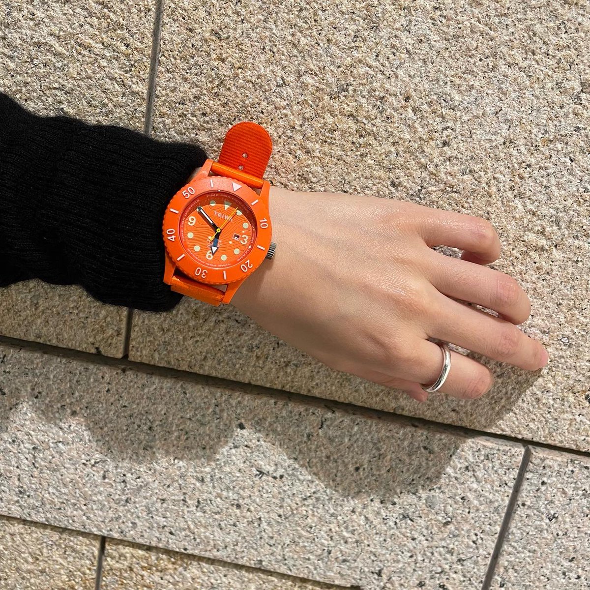 ndf_tenjin's tweet photo. 海洋環境を考える #リサイクルウォッチ

“Time for Oceans SUBMARINER”

ケースは100％リサイクルの #海洋プラスチック、ストラップはリサイクルキャンパスで作られています

#triwa
#sdgs
#timeforoceans https://t.co/wn7N3aYNjR