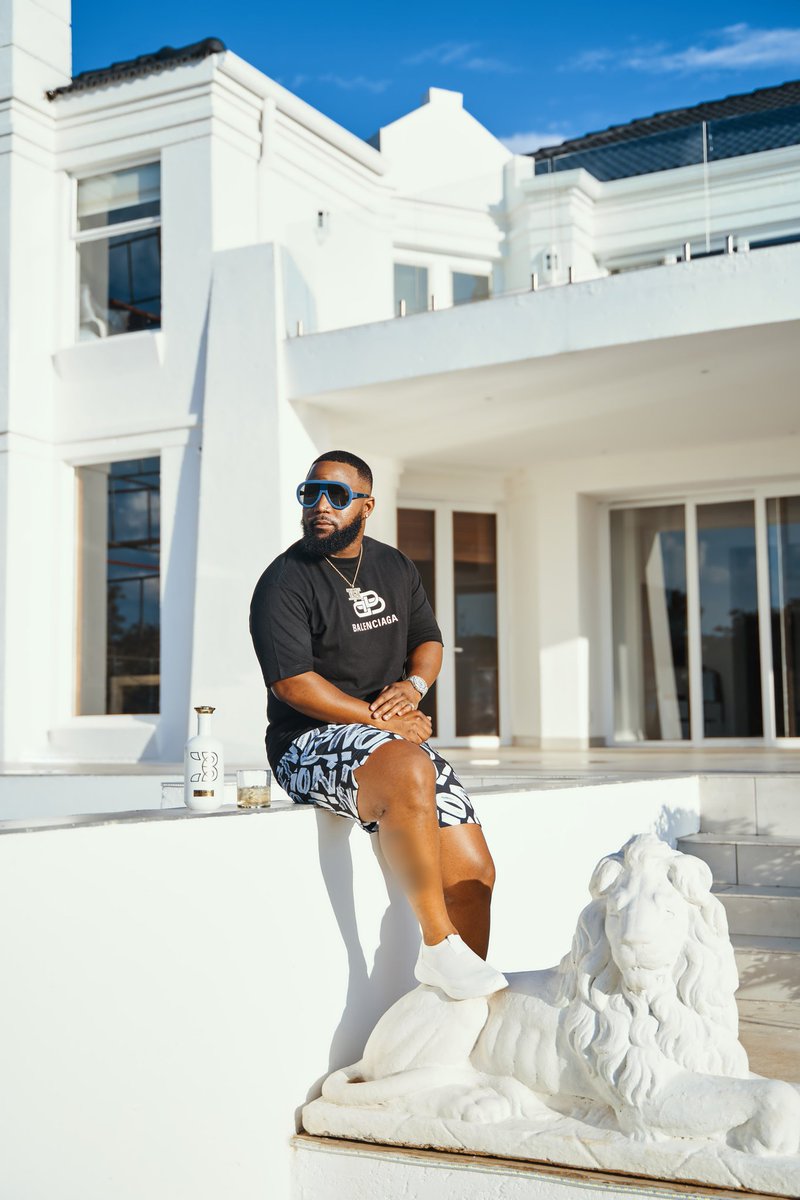 Tevin18120841's tweet photo. Guys let's keep voting for mufasa on artist of decade he deserves it let's give him his flowers 💯🦁#casspernyovest #10YearsOfRockstar #hiphop #hiphop #artistsontwitter #MAMA2021 https://t.co/VR3CKroDvx