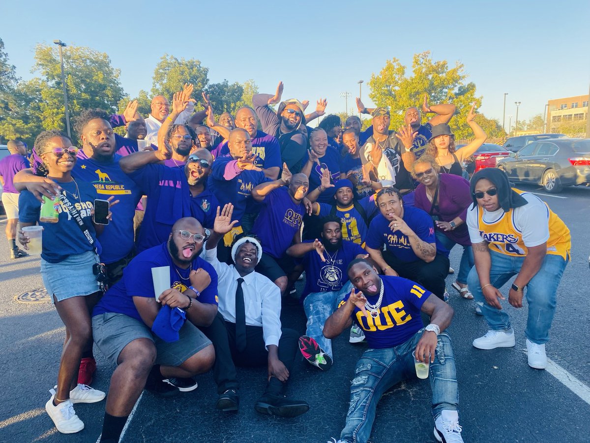 iamrodwilliams_'s tweet image. I got a whole lot of FRIENDS!!! #FIETTS #Psalm133 #DaBruhz #110Years

Happy Founder’s Day bruhz!!