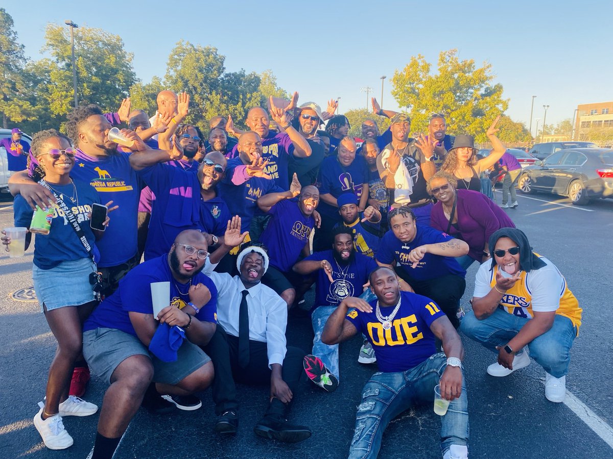 iamrodwilliams_'s tweet image. I got a whole lot of FRIENDS!!! #FIETTS #Psalm133 #DaBruhz #110Years

Happy Founder’s Day bruhz!!