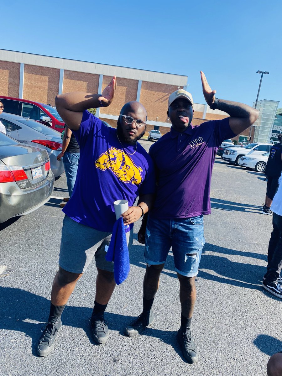 iamrodwilliams_'s tweet image. I got a whole lot of FRIENDS!!! #FIETTS #Psalm133 #DaBruhz #110Years

Happy Founder’s Day bruhz!!