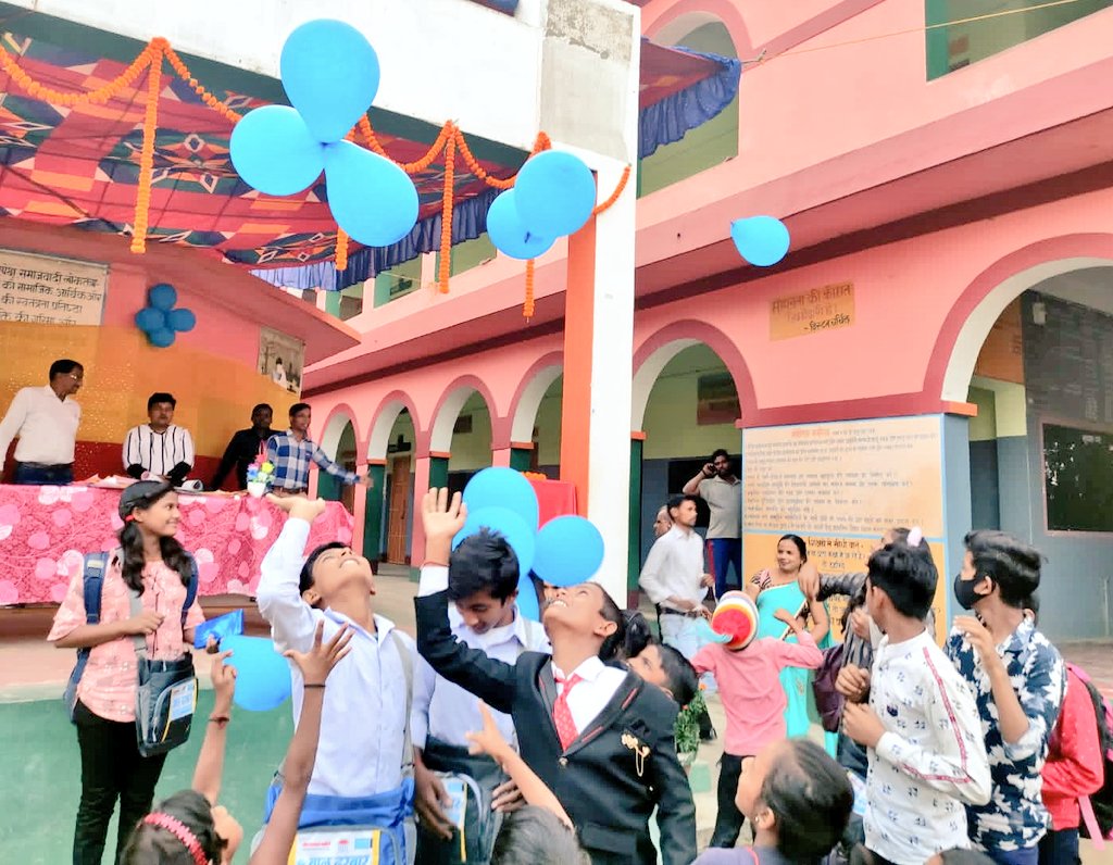 saurabhiirm's tweet photo. #Children in #Katihar adopt participatory tools facilitated by @ActionAidIndia &amp; @UNICEFIndia for compilation of their demands for sharing these with the policy makers during district and state level interactions under the aegis of #BalDarbar. @sndeep @dipalisharma02 @SBari83 https://t.co/5f0EpCnPYL
