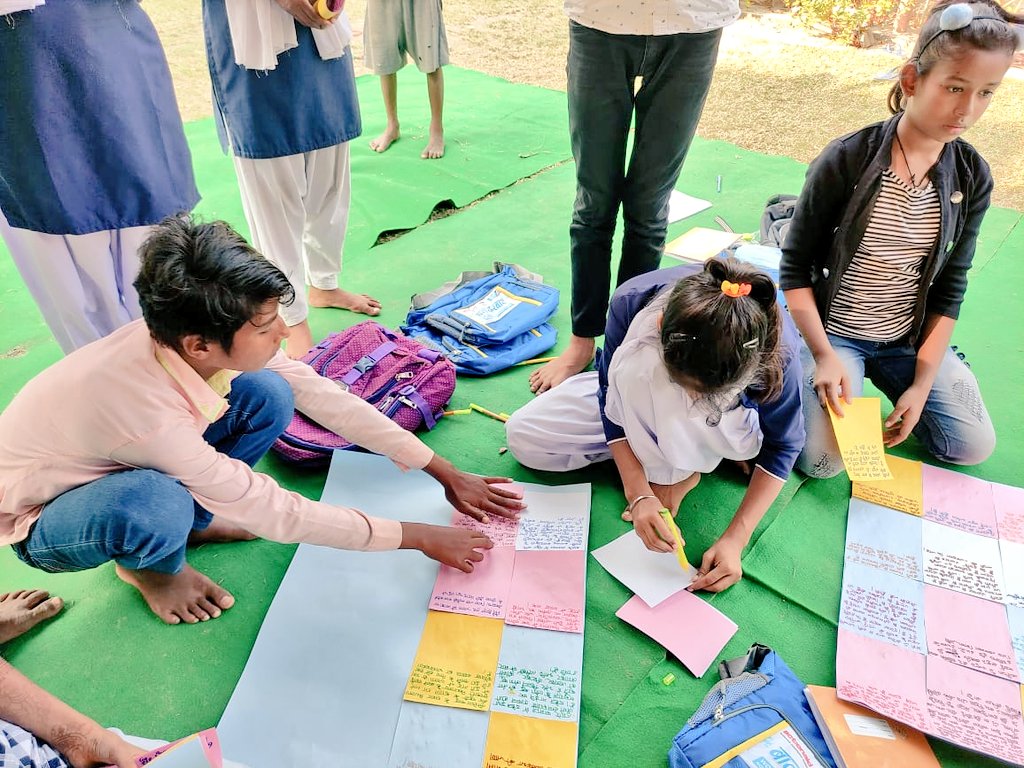 saurabhiirm's tweet photo. #Children in #Katihar adopt participatory tools facilitated by @ActionAidIndia &amp; @UNICEFIndia for compilation of their demands for sharing these with the policy makers during district and state level interactions under the aegis of #BalDarbar. @sndeep @dipalisharma02 @SBari83 https://t.co/5f0EpCnPYL