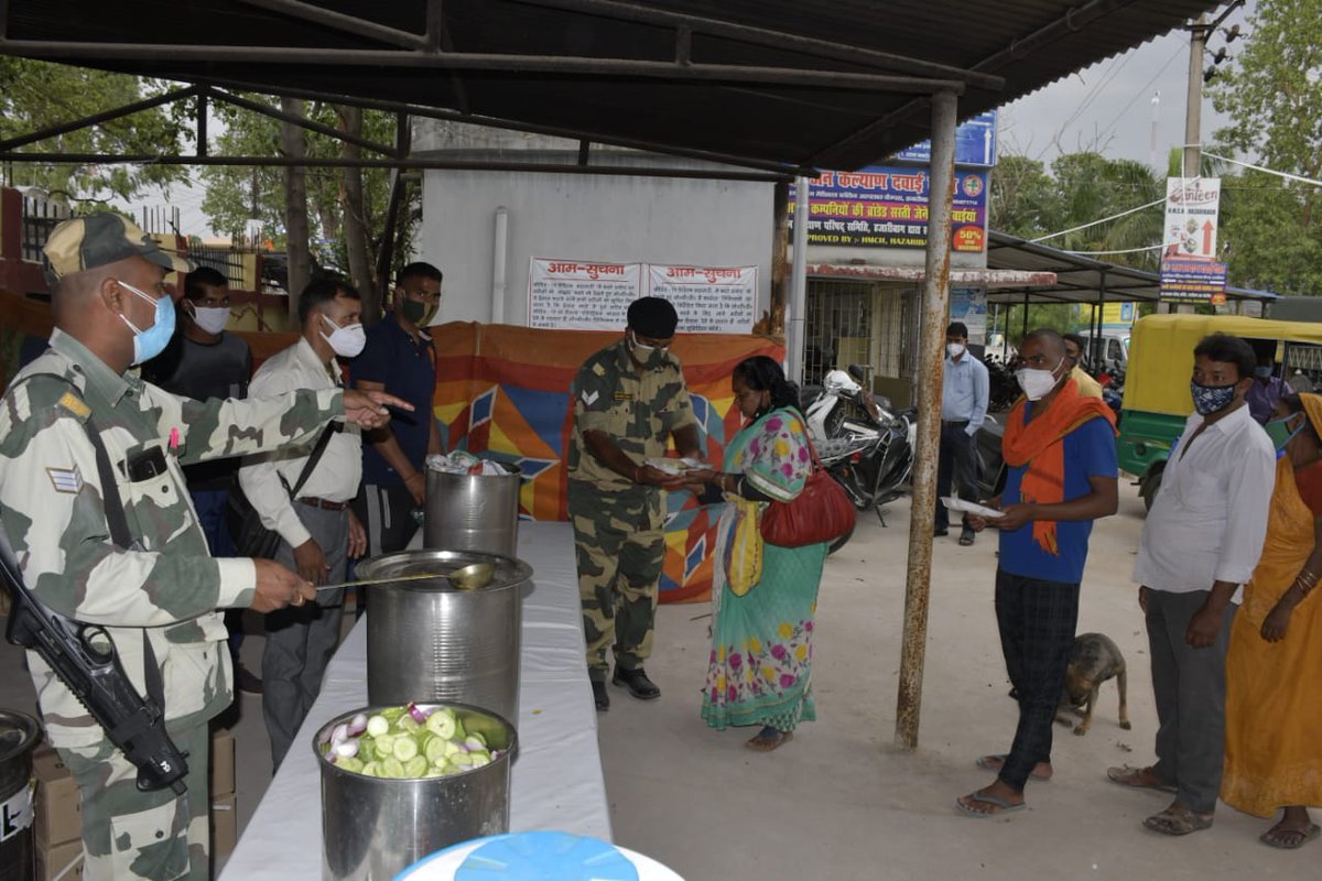 CricketFansLike's tweet photo. Some leaders in #Bengal  are defaming BSF for their political gains. #BSF always helps the border people in the border area, where these leaders never go after winning the election.  #FalseAllegationsAgainstBSF 
#BSF_ForBorderPopulation https://t.co/uy97E6fXu4