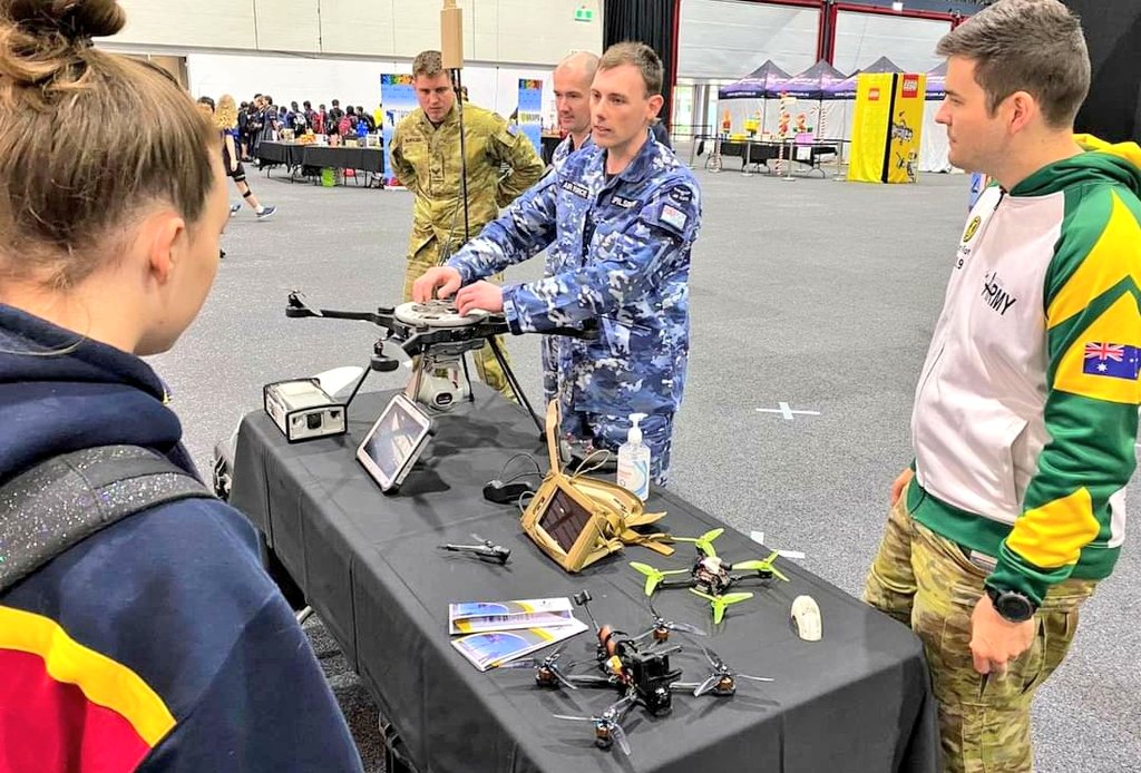 AUADRT's tweet photo. We're meeting #Jarli this weekend at @sciencealivesa! Drop by to see @AustralianArmy #DroneRacing Team, @7th_RAR #WaspAE and #BlackHornet and @AusAirForce #3SECFOR #SkyRanger!
#SendIt!
@HLCAusArmy @RAAF_ACAUST https://t.co/CScHxCIue1