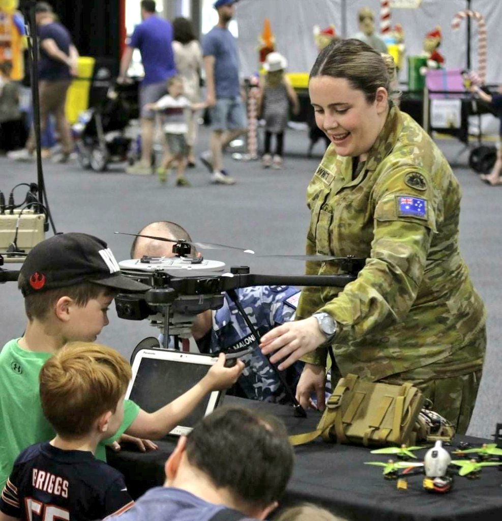 AUADRT's tweet photo. We're meeting #Jarli this weekend at @sciencealivesa! Drop by to see @AustralianArmy #DroneRacing Team, @7th_RAR #WaspAE and #BlackHornet and @AusAirForce #3SECFOR #SkyRanger!
#SendIt!
@HLCAusArmy @RAAF_ACAUST https://t.co/CScHxCIue1