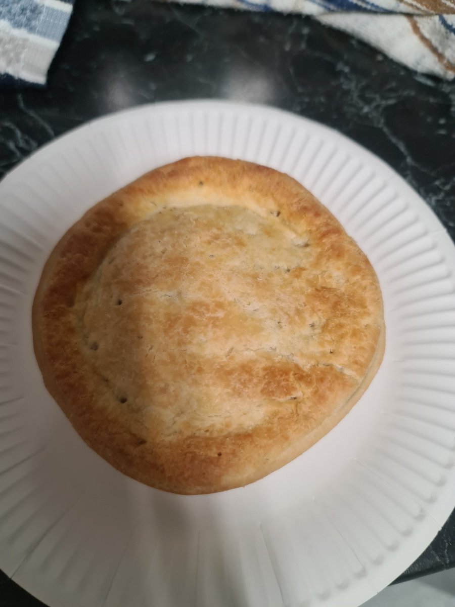 Who doesn't love a hot pie?  Thanks to the collaboration of CLO's between schools #SRPS staff enjoyed a free lunch today. Thanks <a href="/ParkPassfield/">Passfield Park</a> #StaffWellbeing