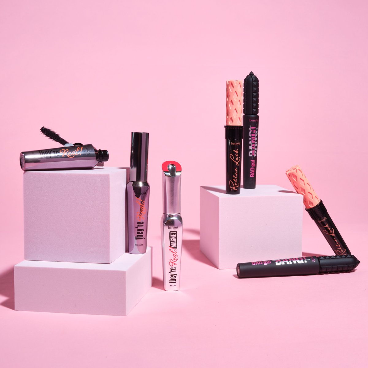 BenefitBeauty's tweet image. Mascara squad goals! Reply with your favorite mascara emoji ⬇️

🧲 #theyrereal magnet mascara
💗 #rollerlash lifting mascara
💥 #BADgalBANG volumizing mascara
❤️#theyrereal lengthening mascara