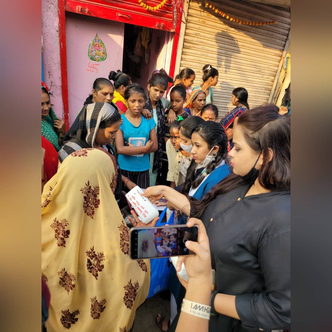 mumbaihelpline_'s tweet photo. What did you do on Children’s Day?
Here are some stills from our 2.O Pad Distribution Drive which took place on Children’s Day (14/11/2021)
Our volunteers organized a special campaign for girl child a Second Drive for 2.O Menstruation awareness &amp;drive. #mumbaihelpline https://t.co/SXgdZihKhi