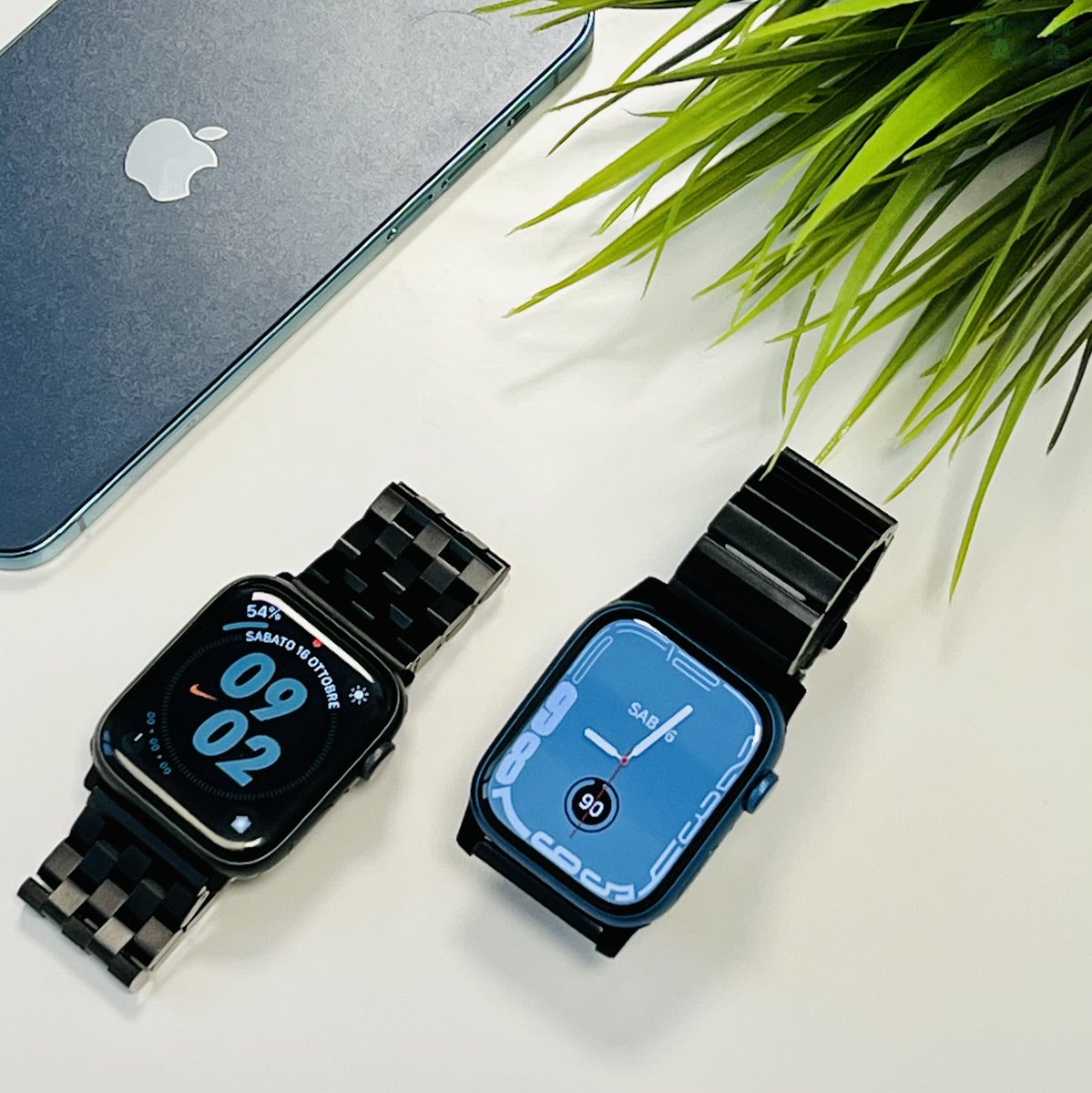 doctorappleita's tweet photo. Apple Watch 5 Nike ๐ Apple Watch 7
.
Watch Straps: Bullstrap on the left, Nomad on the right
.
.
#applewatch #apple #applewatch7 #applewatchseries5 #nike #bullstrap #nomad https://t.co/jyvBEpMwef