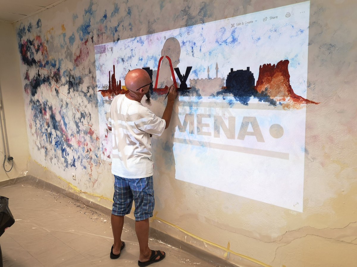 MafChad's tweet photo. Thanks to talented artist Stig,we now have a beautiful reception area at the hangar, featuring the N'Djamena skyline+our 2 planes.
Grâce au talentueux artiste Stig,nous disposons désormais d'une magnifique aire de réception dans le hangar, avec l'horizon de N'Djamena+nos 2 avions https://t.co/wRuzfhWXB9