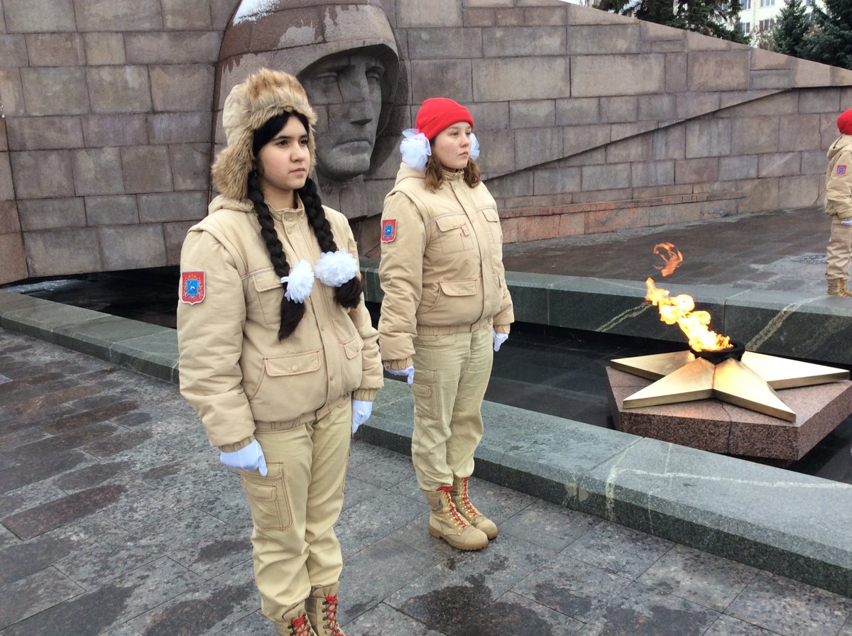 В рамках национального проекта "Образование" отряд юнармейцев имени Карапетяна Ш.В. МБОУ Школы № 154 г.о. Самара нёс почетную вахту памяти у Вечного огня на площади Славы. Ребята успешно справились с поставленной задачей.👏