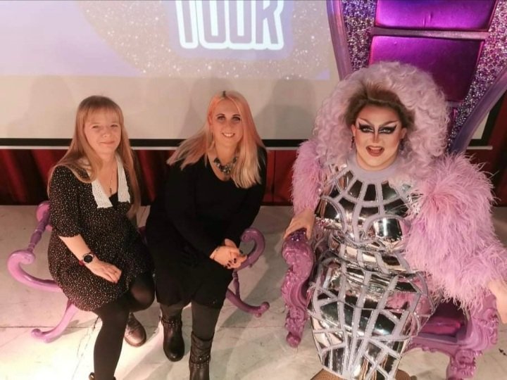 Another amazing night <a href="/GleeClubCardiff/">The Glee Club Cardiff</a> with <a href="/Lolpants/">Lolly McLolface</a> last night! <a href="/DonnaTrumpUK/">Donna Trump</a> <a href="/MuthaTucka_/">𝙼𝚞𝚝𝚑𝚊 𝚃𝚞𝚌𝚔𝚊</a> and <a href="/ShadyLawrence/">Lawrence Chaney</a> put on an amazing show. I laughed, I cried and laughed some more #purplereign