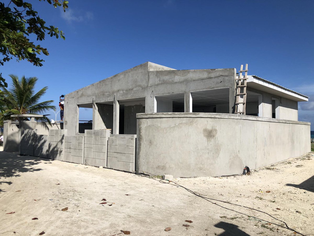 Capaa1990's tweet photo. ސަރުކާރަށް  3  އަހަރު:  ޖަޒީރާ ތަރައްޤީ

ޅ.ކުރެންދޫގައި އައު އިންޖީނުގެ އަދި ފެނަކަ އޮފީސް އިމާރާތުގެ މަސައްކަތް %85 ނިމިފައި 

#JazeeraTharahgee
#FaagathiDhiriulhumakah
#JazeeraRaajje
#Heyoverikan https://t.co/Y9keqYhanc