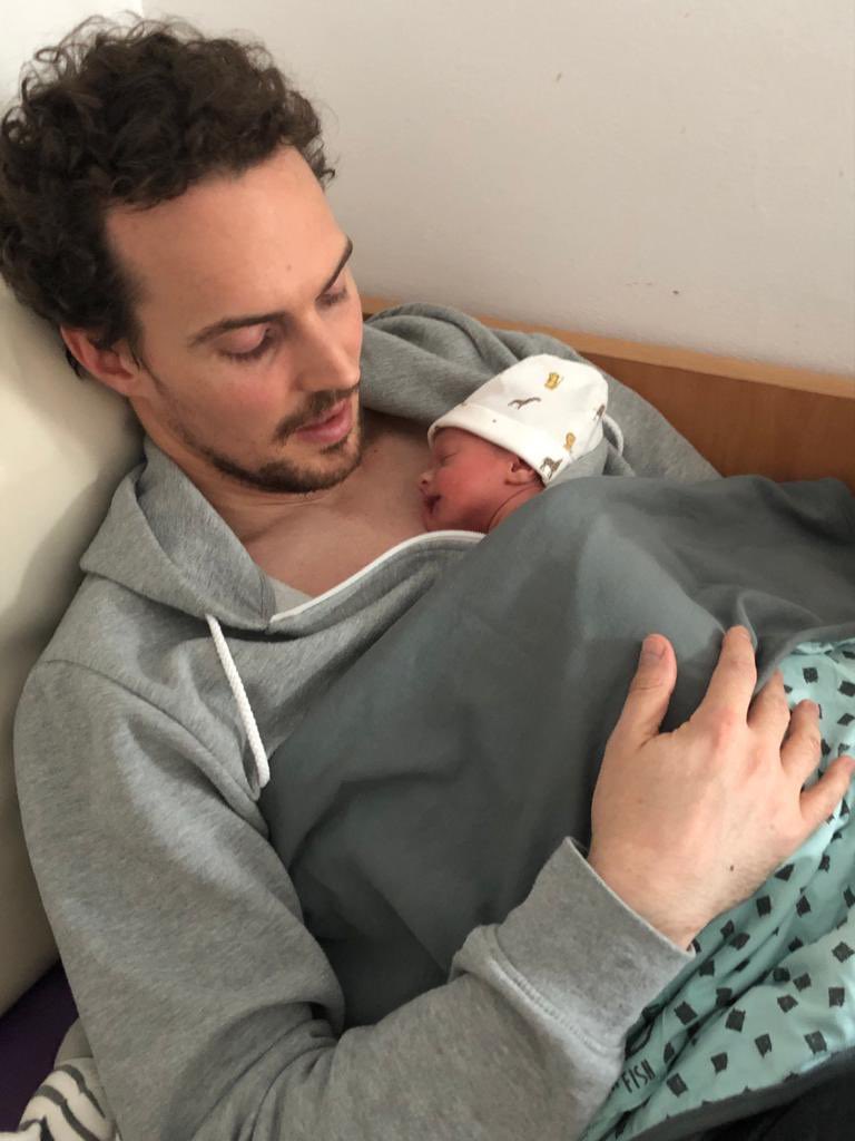 CEquip40's tweet photo. A Catalunya neixen cada any més de 4500 infants prematurs, que requereixen, tant ells com la seva família, d’una cura i acompanyament especial. Els Cdiaps treballem de manera interdisciplinar oferint a la família una atenció propera i cuidada.
#separaciozero
#SomPrematurs17N https://t.co/SNkhEjXC9L