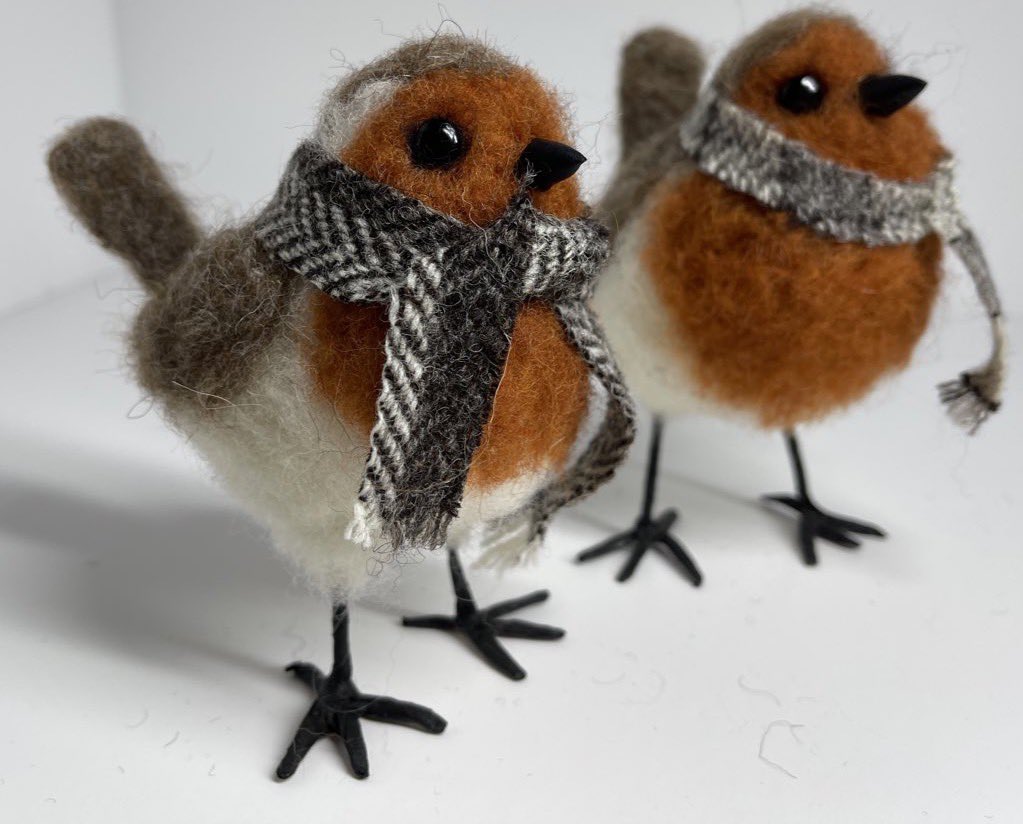ffinlaysonart's tweet photo. Some cheerful needle felted robins!! #EarlyBiz https://t.co/7ZdBGI5zIa