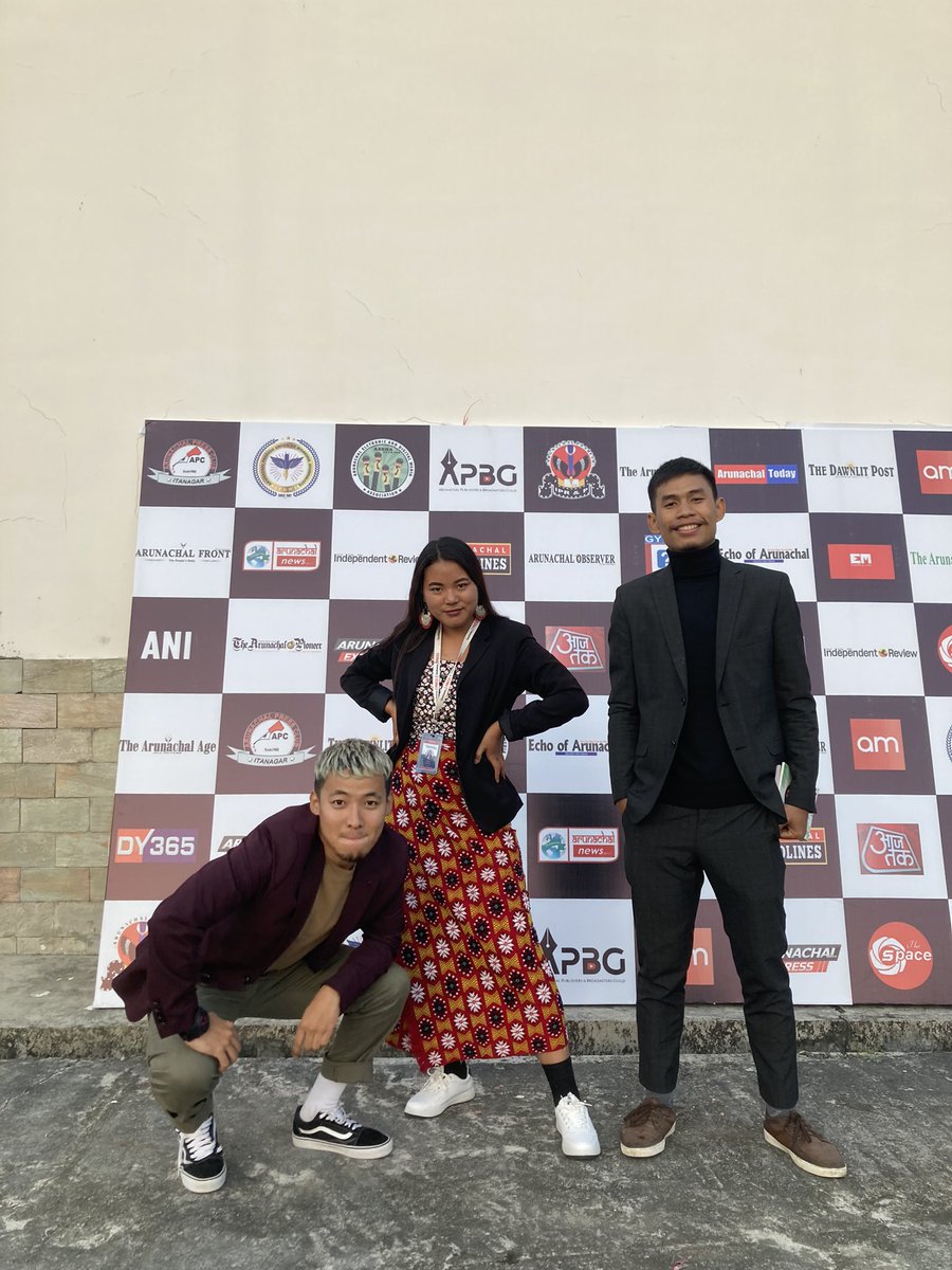 ShikamaruAP's tweet photo. All smiles with @karpu_chisi @kenterjoya @sangnoamar @thespacemedia 

I don’t know why in the world a “sports reporter” interviewing them brilliant minds 🧠 

#NationalPressDay2021 https://t.co/jWEl2tjmyn