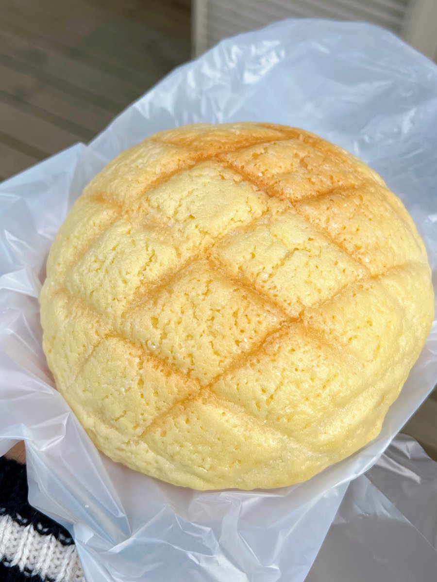 BBERRY_V's tweet photo. 메론빵만 14년 연구한 메론빵집 🍈🍞 
목동-카멜리온
메론크림빵 너무 맛있어 .. 메론크림빵 꼭 먹어봐 진짜 맛있어 오리지널 메론빵은 부드럽고 담백하구 메론크림빵<< 이게 진짜야 .. 오사카에서 먹었던것보다 더 맛있어 귀여워 또 생각나 https://t.co/fpZg37xGTQ
