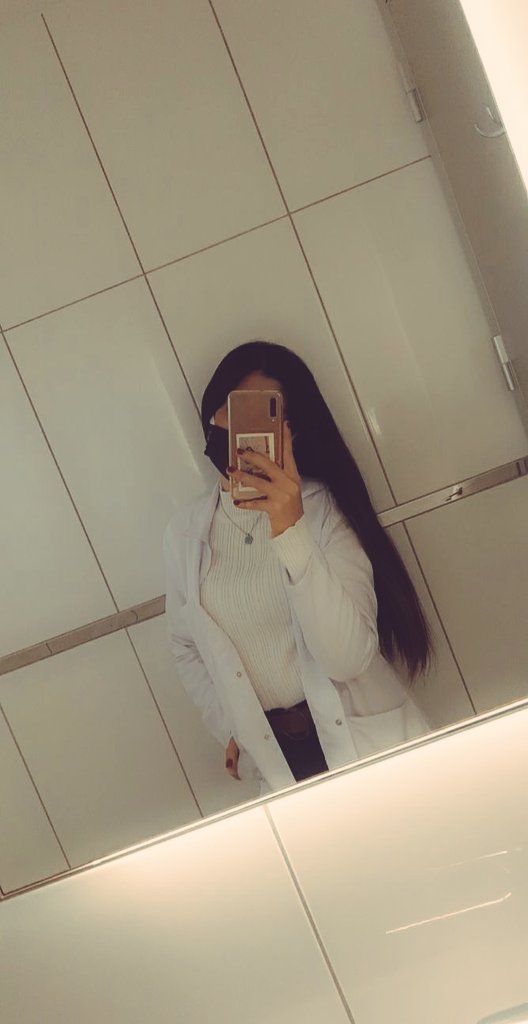 ozgeet01's tweet photo. Yine bir ayna klasiği ve yine bir iş günü https://t.co/lDE3TXnNxs