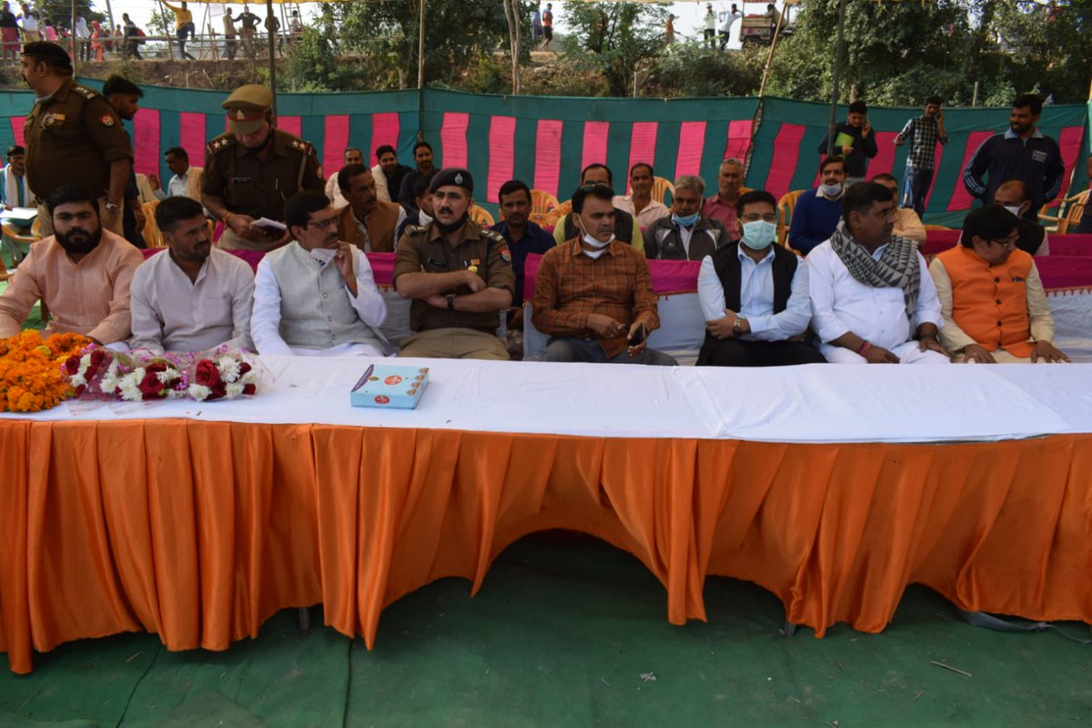 DmMuzaffarnagar's tweet photo. तीर्थ स्थल शुक्रताल में आयोजित कार्तिक पूणिमा गंगा मेले के अवसर पर कबडडी प्रतियोगिता का  जिला पंचायत अध्यक्ष एवं @AbhishekYadIPS  साथ फीता काटकर शुभारम्भ् किया गया। खिलाडियों का उत्साहवर्धन कर पुरस्कार वितरित किये।
@ChiefSecyUP @homeupgov https://t.co/E17oEpFHaO