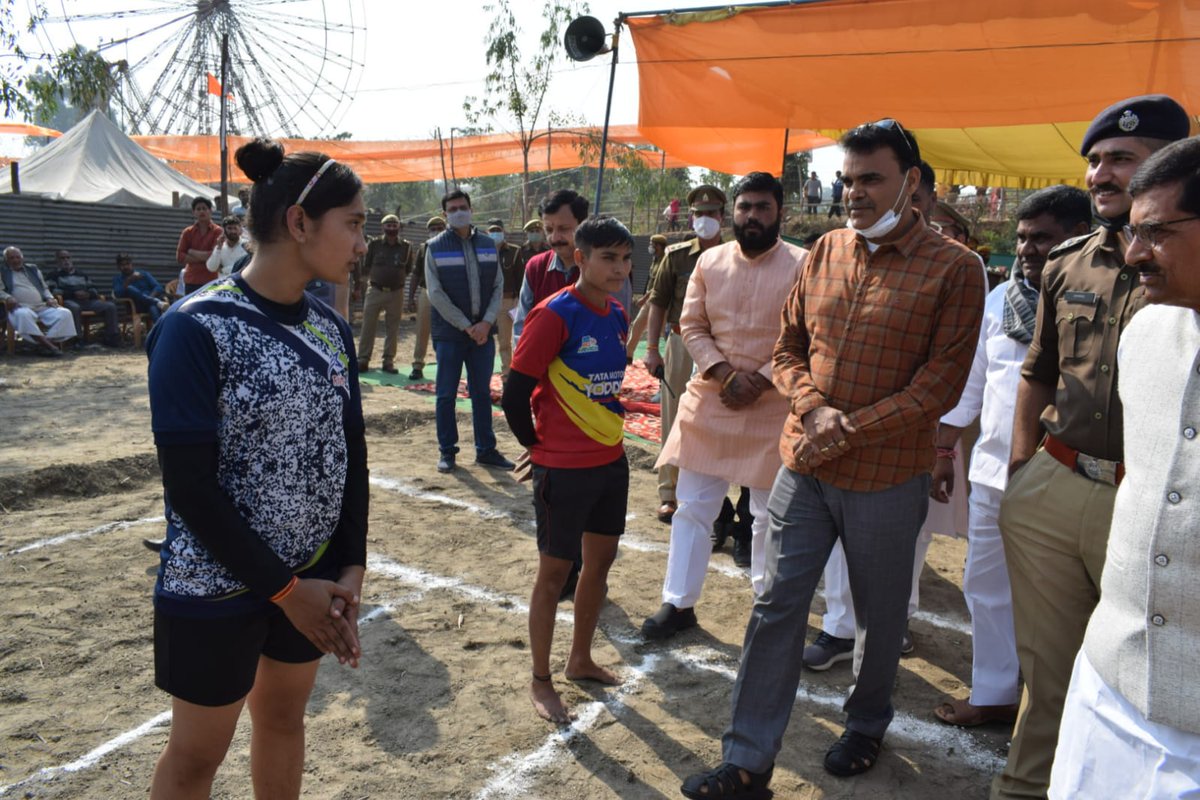 DmMuzaffarnagar's tweet photo. तीर्थ स्थल शुक्रताल में आयोजित कार्तिक पूणिमा गंगा मेले के अवसर पर कबडडी प्रतियोगिता का  जिला पंचायत अध्यक्ष एवं @AbhishekYadIPS  साथ फीता काटकर शुभारम्भ् किया गया। खिलाडियों का उत्साहवर्धन कर पुरस्कार वितरित किये।
@ChiefSecyUP @homeupgov https://t.co/E17oEpFHaO