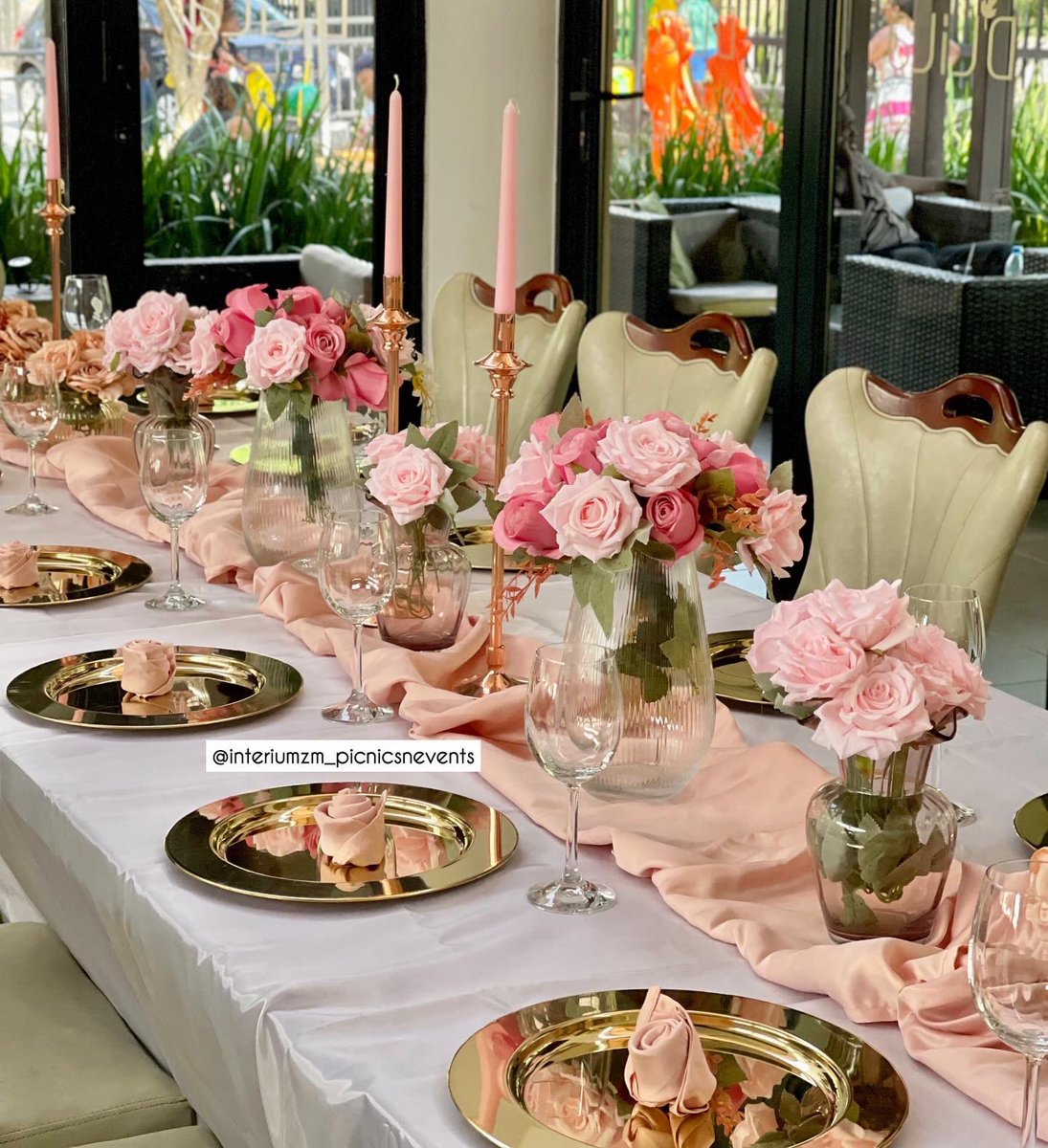 InteriumZ's tweet image. A surprise lunch for a loved mama 💖💖 
Call or WhatsApp 0973562053 for all your queries and bookings. 
#ZedTwitter