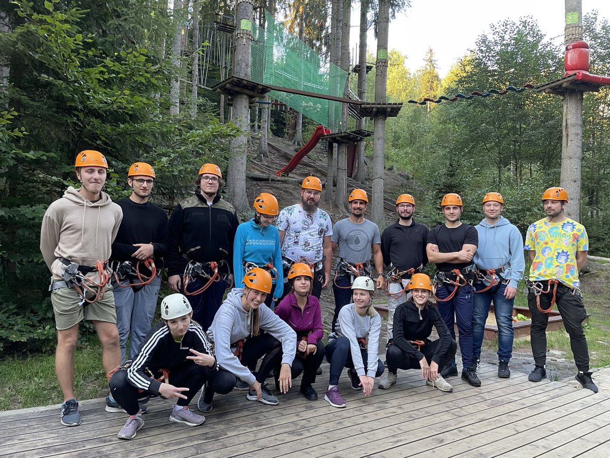 👉If you ever wondered who is responsible for creating the most precise #fuelefficiency software, the answer is simple - those smiling people wearing orange helmets. 😁👷

#storkjet #team #people #teambuildingevents #companyevents #companytrip #software #aviationindustry