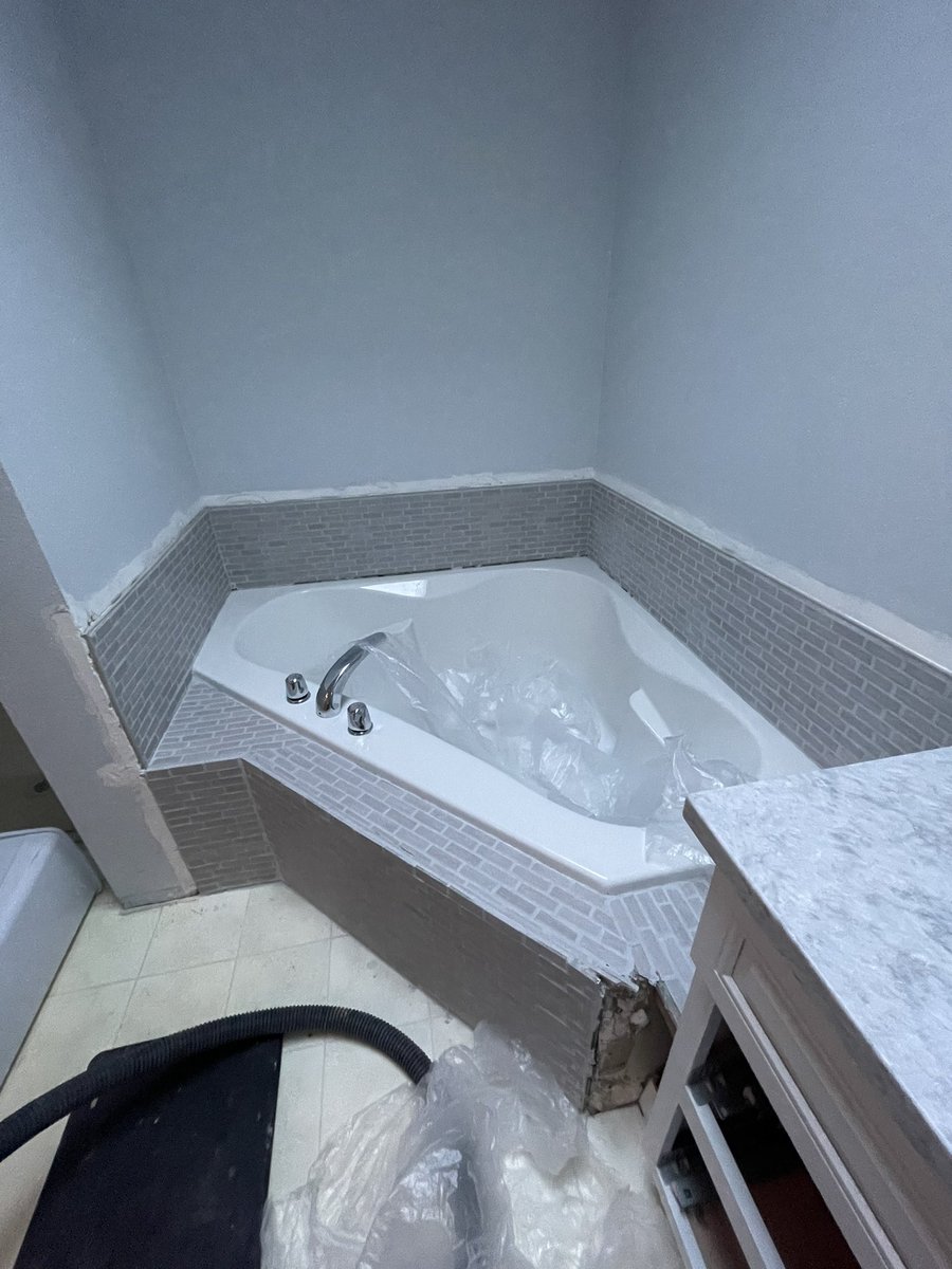 J360QualityCons's tweet photo. Master bath is almost complete just a few more things to install and some touch up. We also finish hooking up the sink in laundry room 🧺. https://t.co/oAeDZ1E7rS