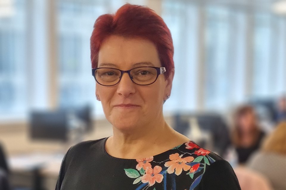 UKGovPropAgency's tweet photo. “The GPA has a huge mandate to deliver for Government. Every one of our 300 people has a role to play. I am proud to be playing my own part in this ..." says Debra Soper as she talks about being GPA's first COO. Read more https://t.co/3sxbWosJp1 https://t.co/q86ypH4oYc