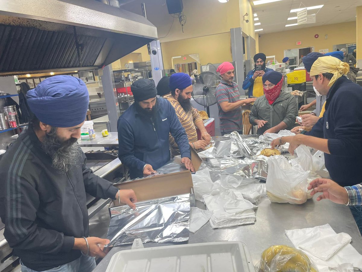Volunteers in Surrey have handmade more than three thousand meals which will be sent to Hope via helicopter, and given out to people still stranded there after flooding and landslides closed the highways bit.ly/3nnnoJJ