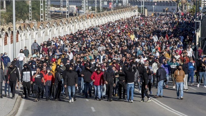 Toni_xerez13's tweet photo. Para los medios poco menos que terroristas,para mí,un pueblo luchando por trabajo y dignidad. https://t.co/BntmlkQl1X