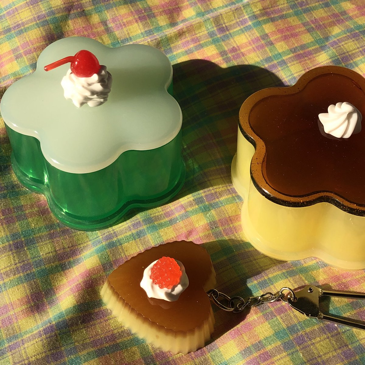 kidultnineteen's tweet photo. 푸딩&amp; 메론소다 보관함🍮
그리고 초콜릿 사이즈 푸딩 키링! https://t.co/jyAobcRdue