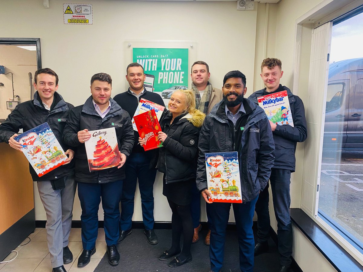 AbbyShardlow1's tweet photo. Great morning meeting at #U218 finished off with a Christmas treat! 🧨 @DanSiJoDennis @erac_will https://t.co/8DrMFT8dNz