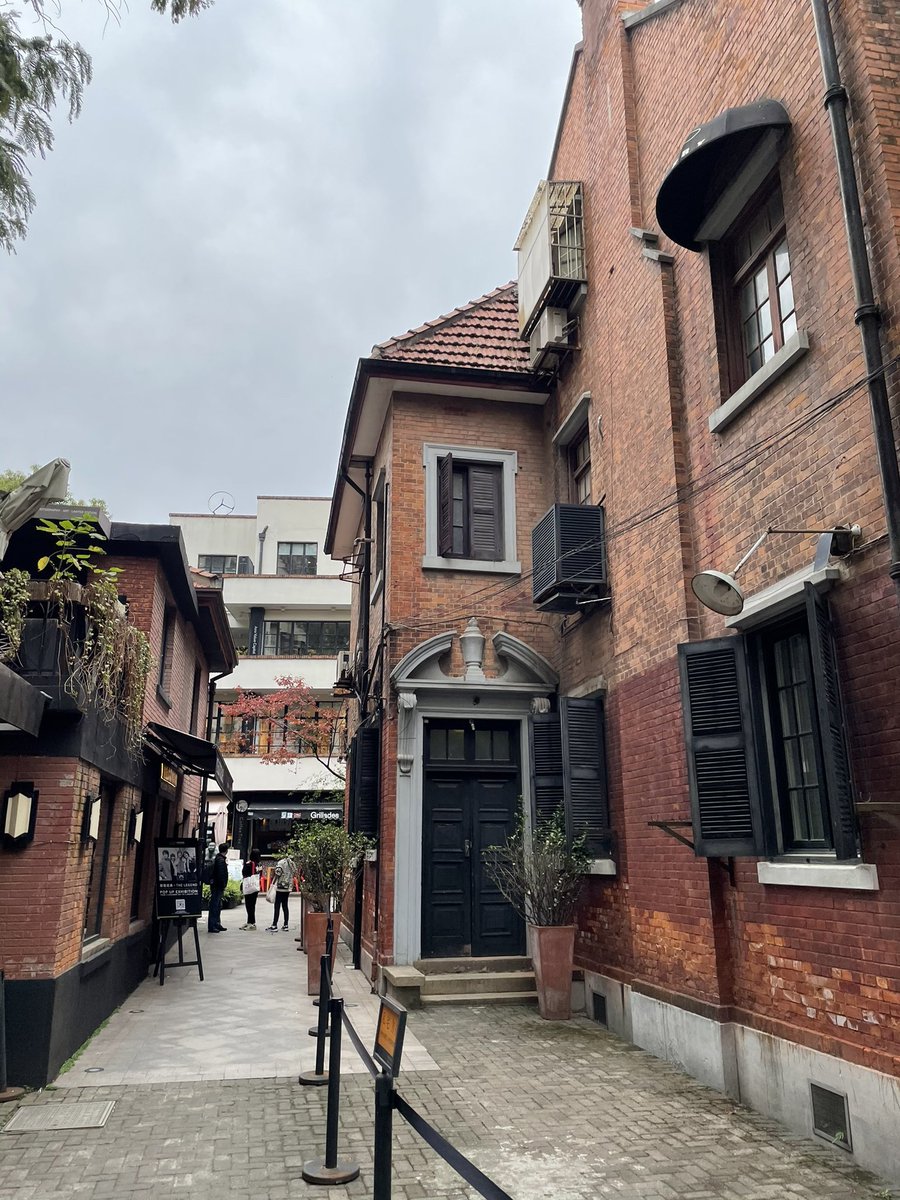 NZhunt3r's tweet photo. Running around for a couple of meetings/cups of coffee this afternoon. WuKang Road is not a bad spot here in Shanghai, always plenty of people around taking photos. #TheFrontLines #NZVenison https://t.co/uHGy3HE5AY
