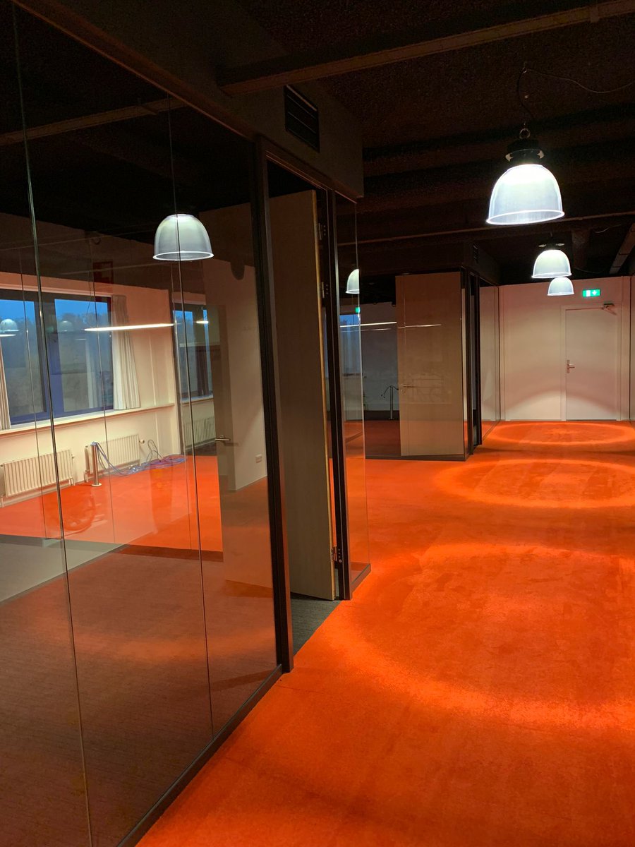 Transvenlo's tweet image. Ons nieuwe kantoor is weer helemaal schoon dankzij Cabooter Facility en fris geschilderd door Bisschops schildersbedrijf @Roeliebiss .
Wat hebben we er zin in! #trots