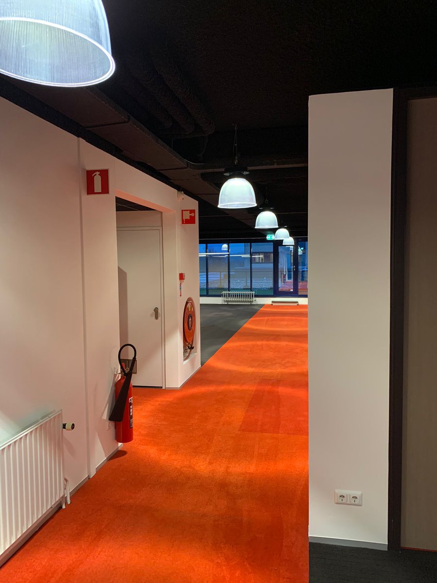 Transvenlo's tweet image. Ons nieuwe kantoor is weer helemaal schoon dankzij Cabooter Facility en fris geschilderd door Bisschops schildersbedrijf @Roeliebiss .
Wat hebben we er zin in! #trots