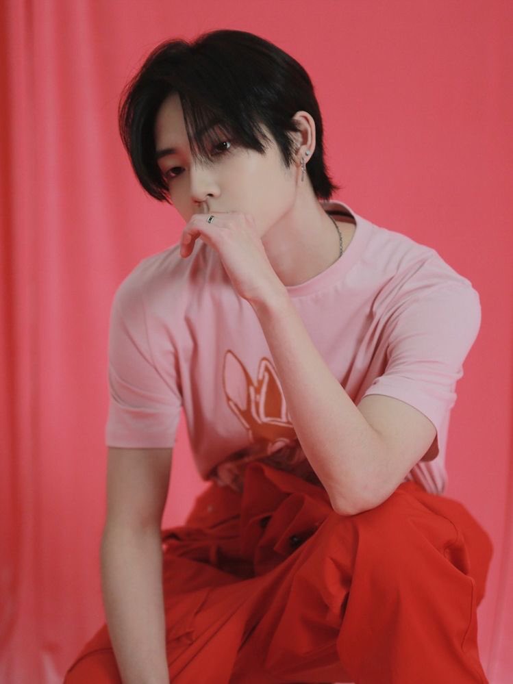 ChuukebThinker's tweet photo. Models

—#kevin #chuu #츄 #켑 https://t.co/9IBd0ygsvt
