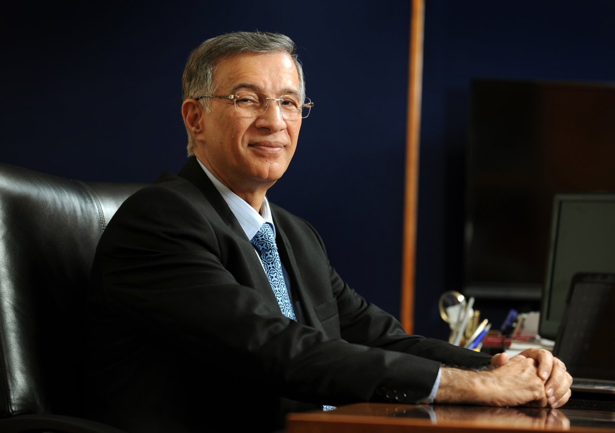 N_Hiranandani's tweet photo. Life is full of crossroads&amp; we have to choose a path. To recall a crunch situation,I was forced to make choice on whether to continue with #garments or get into #realestate business -an apt example of ‘having to grow up’ 😇#lifejourney #MotivationalQuotes #CHOICE @hiranandanigrp https://t.co/fiamIU1rvi