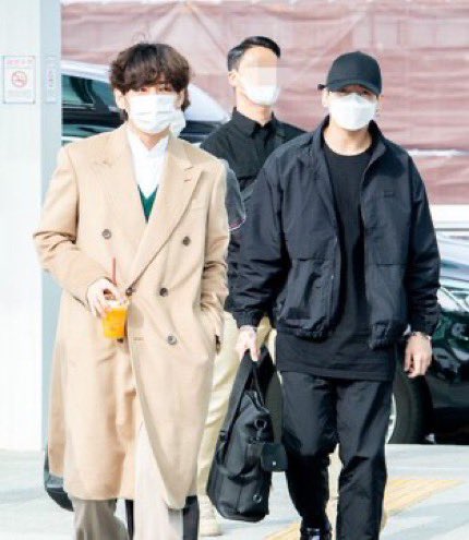 v391230's tweet photo. ゆっくり休んで無事LAに到着出来ますように✈️☁️🤍
#BTS #BTSflight #haveasafeflightBTS https://t.co/zuTigpdqLP
