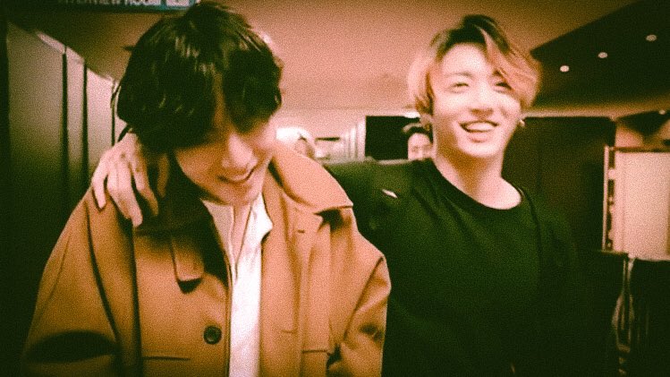 _prodkv's tweet photo. the brown and black duo ♡ https://t.co/Z5ZJAGr7JY